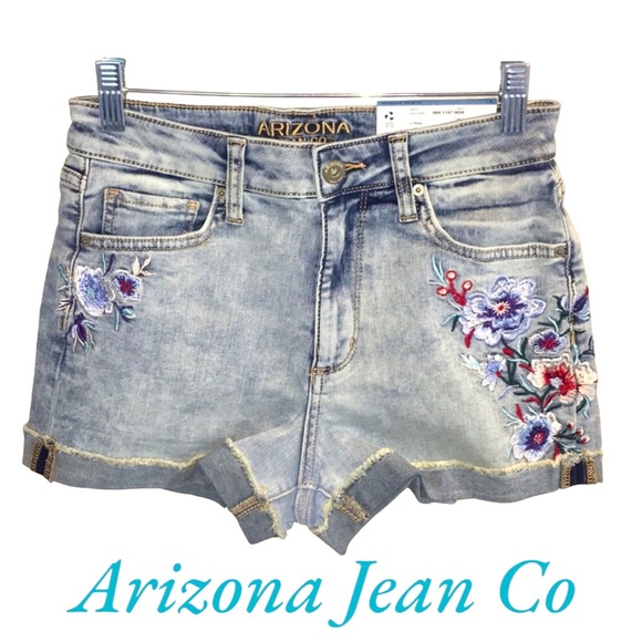 Women’s/Juniors Arizona Jean Co High Waisted 2 1/2” Denim Shorts Size 5 NWT - Picture 1 of 8